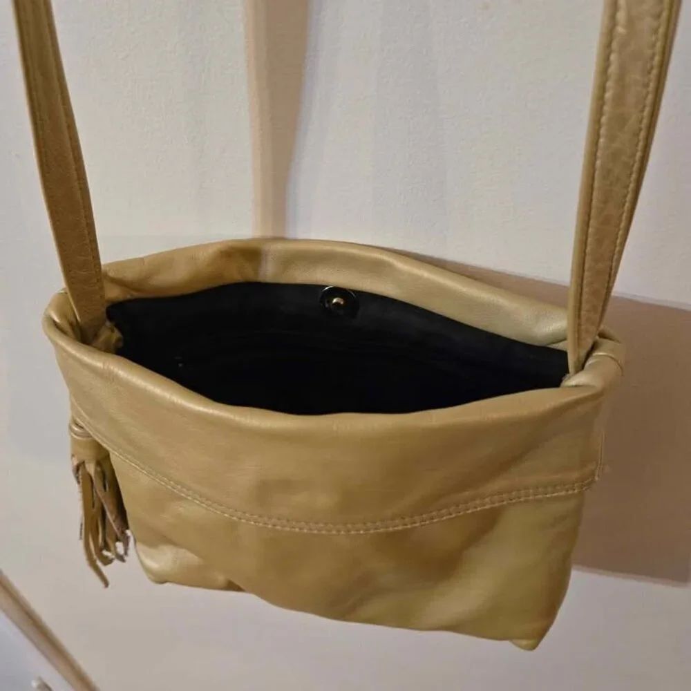 ✨️Vintage✨️ 1980s Gold Metallic Atalla Handbag with Tassle